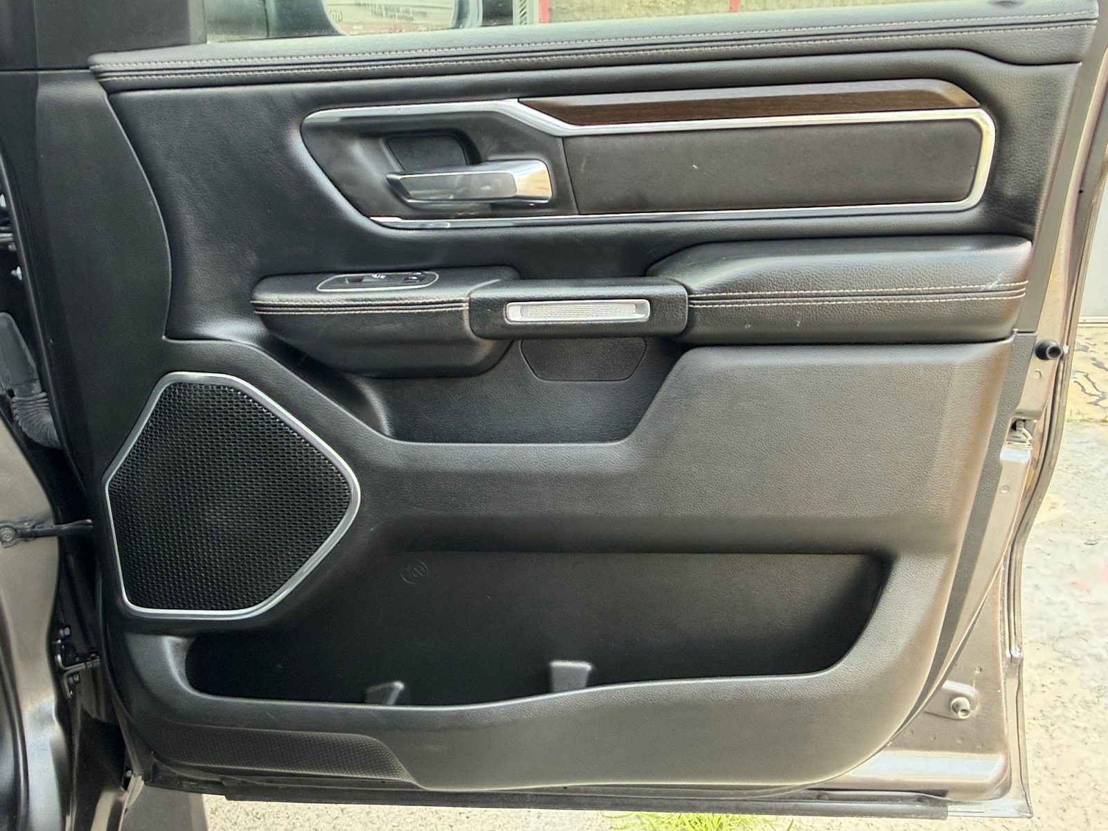 Used 2022 RAM 1500 Laramie AWD/4WD image 26