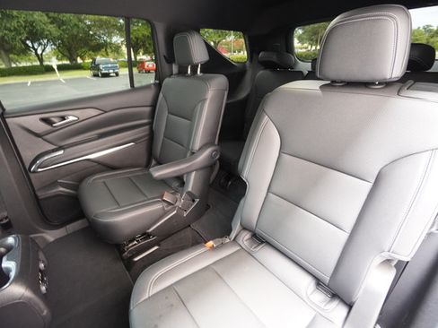 Used 2026 Chevrolet Traverse LT FWD image 24