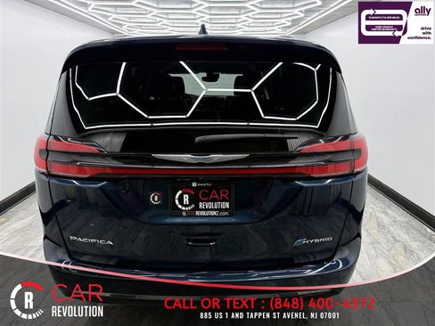 Used 2021 Chrysler Pacifica Touring-L FWD image 5