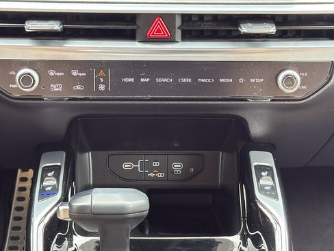 Used 2025 Kia Sorento SX Prestige w/ Olive Brown Leather Package AWD/4WD image 19