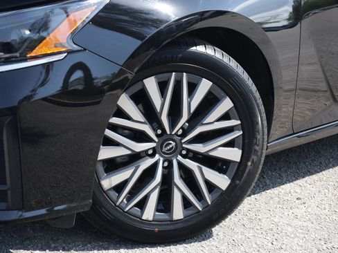 Used 2024 Nissan Altima 2.5 SV image 15