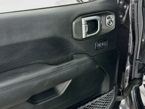 Used 2020 Jeep Wrangler Unlimited Sahara AWD/4WD image 19