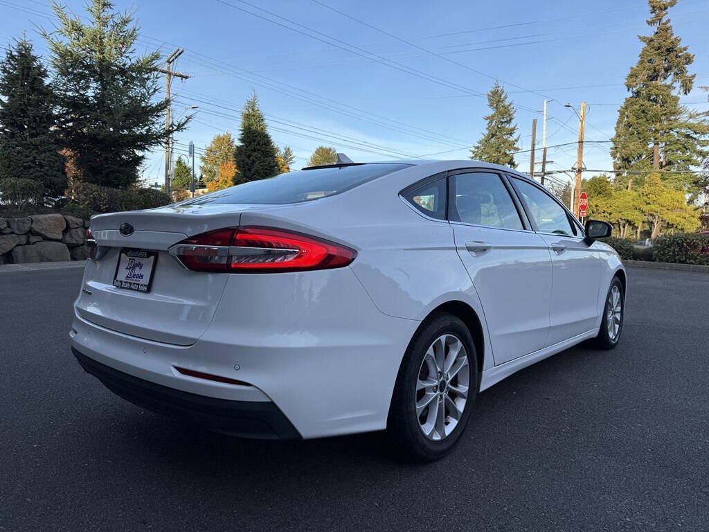 Used 2020 Ford Fusion SE FWD image 5