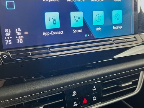 Used 2025 Volkswagen Atlas Cross Sport SE AWD/4WD image 23