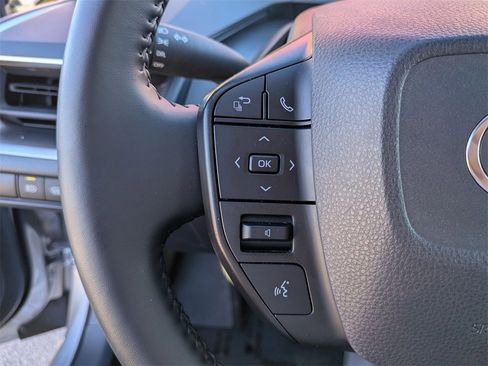 Used 2025 Toyota Prius LE image 20