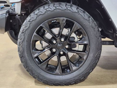Used 2021 Jeep Wrangler Unlimited Sahara w/ Cold Weather Group AWD/4WD image 28
