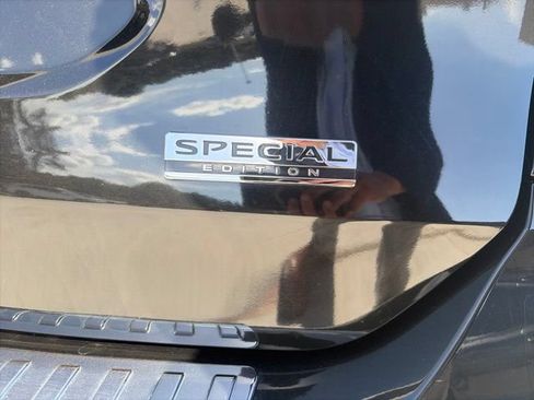 Used 2019 Nissan Rogue S w/ Special Edition Package FWD image 5