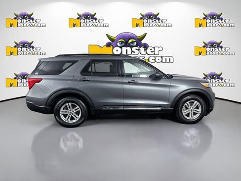 Used 2022 Ford Explorer XLT w/ Equipment Group 202A image 4