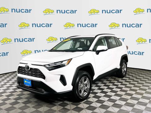 Used 2025 Toyota RAV4 XLE AWD/4WD image 3