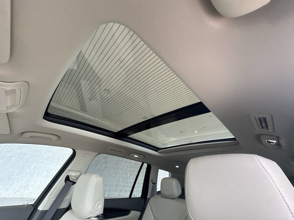 Certified 2025 Cadillac XT6 Premium Luxury AWD/4WD image 18