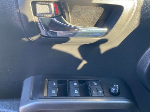 Used 2022 Toyota Tacoma TRD Off-Road image 21