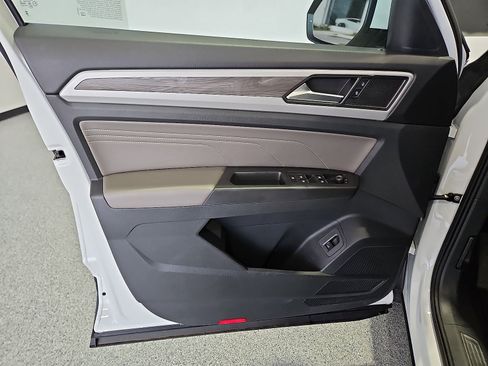 Certified 2023 Volkswagen Atlas Cross Sport SE w/ Black Wheel Package AWD/4WD image 15