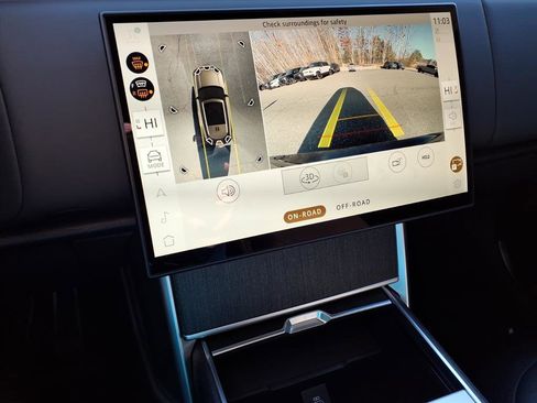 Certified 2025 Land Rover Range Rover SE image 15