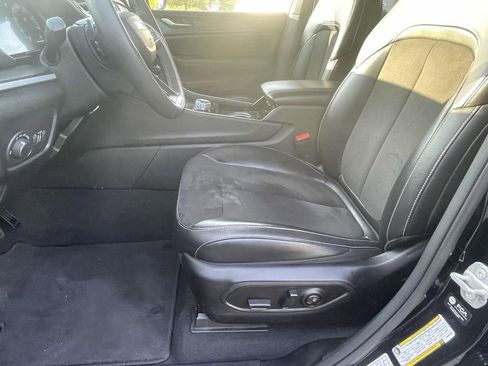 Used 2023 Jeep Grand Cherokee L Laredo image 13