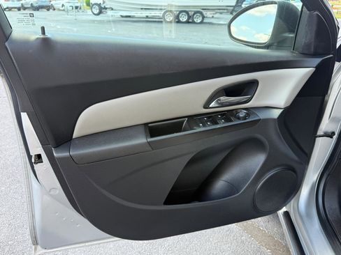 Used 2014 Chevrolet Cruze LS FWD image 8