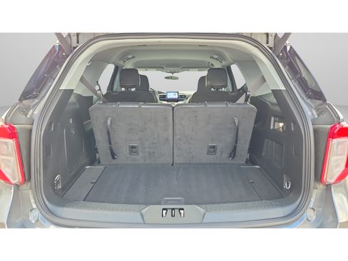 Used 2023 Ford Explorer XLT w/ Equipment Group 202A RWD image 9