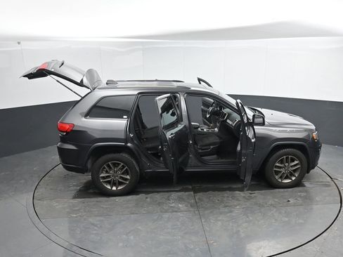 Used 2016 Jeep Grand Cherokee Laredo 75th Anniversary image 42