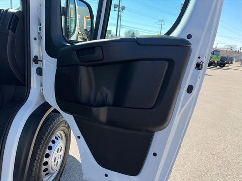 Used 2024 RAM ProMaster 2500 image 31