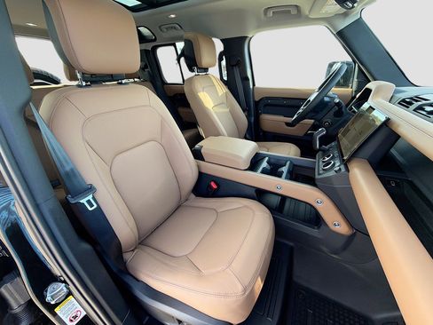New 2026 Land Rover Defender 110 X-Dynamic SE image 15
