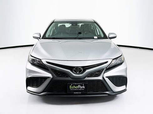 Used 2021 Toyota Camry SE FWD image 2