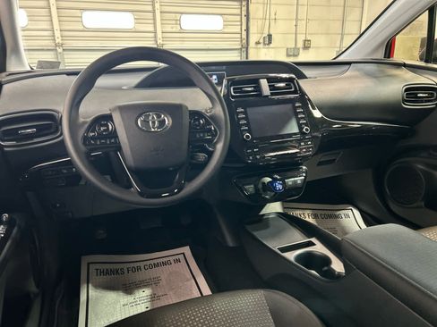 Used 2022 Toyota Prius LE image 4