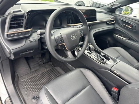 Used 2025 Toyota Crown Signia AWD/4WD image 13