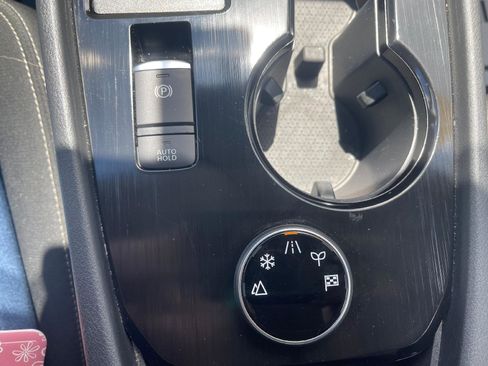 Used 2025 Nissan Rogue SV AWD/4WD image 16