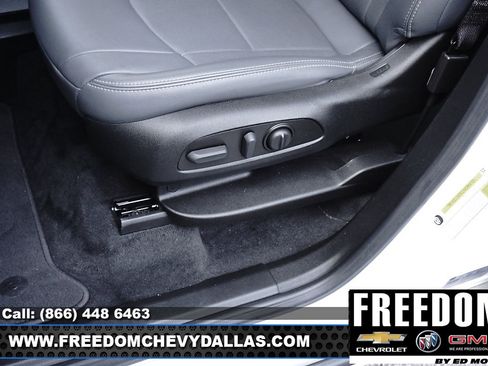 Used 2023 Buick Enclave Essence image 32