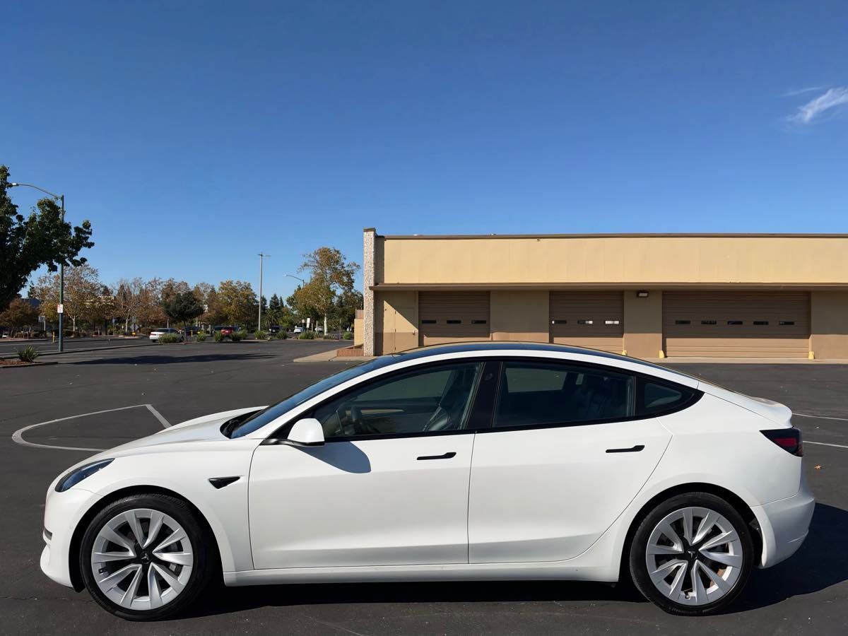 Used 2021 Tesla Model 3 Standard Range Plus RWD image 4