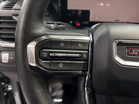 Used 2025 GMC Acadia Elevation image 16