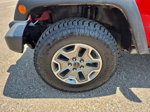 Used 2018 Jeep Wrangler Unlimited Rubicon w/ Connectivity Group AWD/4WD image 24