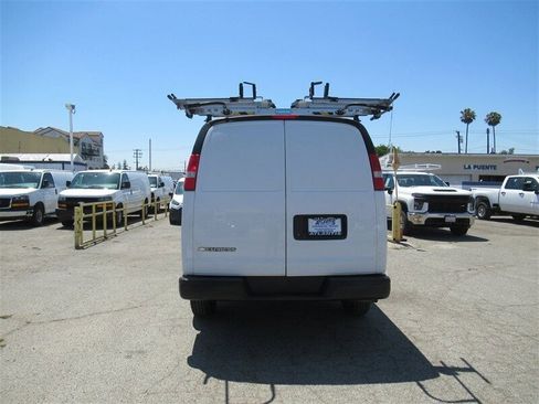 Used 2018 Chevrolet Express 2500 Extended image 3