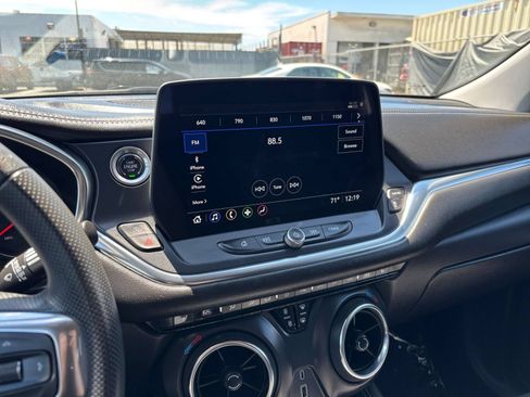 Used 2025 Chevrolet Blazer LT FWD image 17
