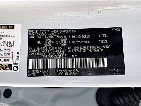 Used 2025 Toyota 4Runner Limited AWD/4WD image 16