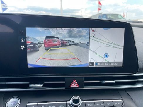 Used 2025 Hyundai Elantra SEL FWD image 18