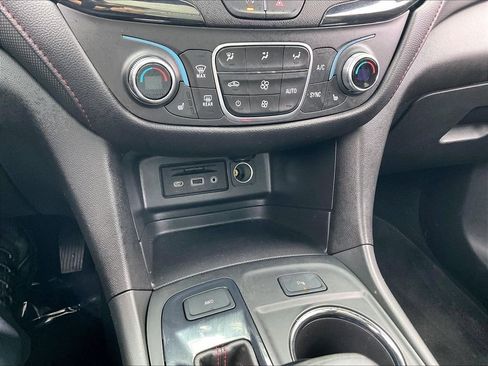 Used 2023 Chevrolet Equinox RS w/ RS Leather Package AWD/4WD image 25