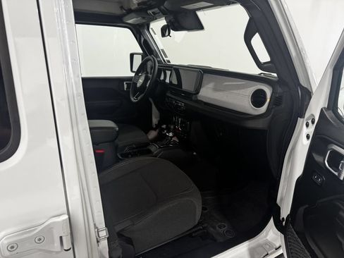 Used 2025 Jeep Wrangler Unlimited Sport AWD/4WD image 25
