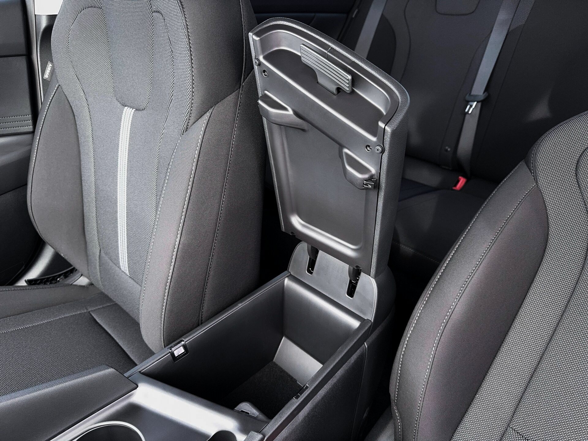 New 2026 Hyundai Elantra SE FWD image 18