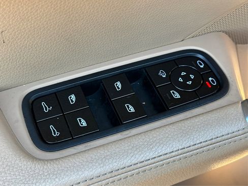 Used 2020 Porsche Cayenne image 33