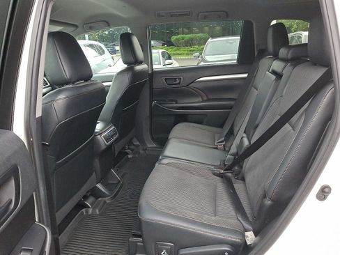 Used 2019 Toyota Highlander Plus AWD/4WD image 11