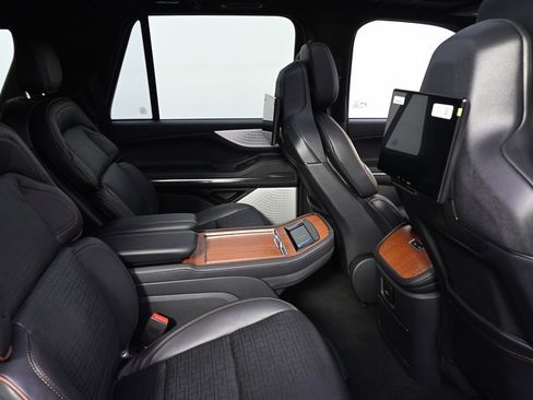 Used 2025 Lincoln Navigator Black Label image 18