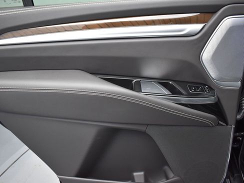 Certified 2026 Cadillac Escalade Platinum Sport w/ LPO, ONYX Package image 26