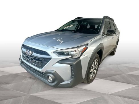 Used 2025 Subaru Outback Premium AWD/4WD image 4