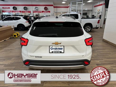 Used 2024 Chevrolet Trax LT w/ Driver Confidence Package image 4