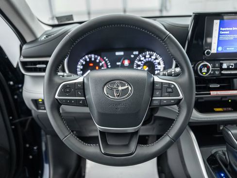 Used 2026 Toyota Highlander XLE AWD/4WD image 30