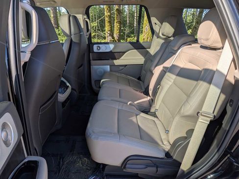 Used 2023 Lincoln Navigator Reserve AWD/4WD image 15