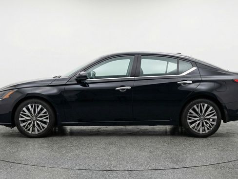 Used 2025 Nissan Altima 2.5 SV FWD image 5