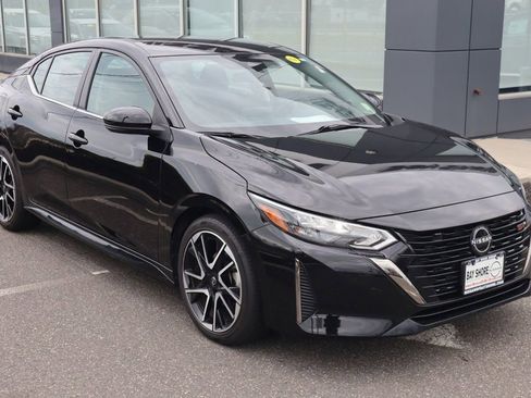 Certified 2024 Nissan Sentra SR FWD image 3