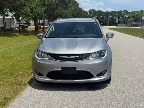 Used 2018 Chrysler Pacifica Limited FWD image 7