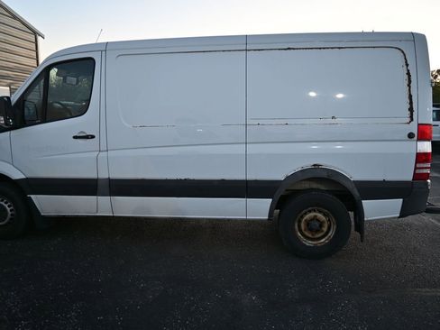 Used 2017 Mercedes-Benz Sprinter 144 Cargo image 29